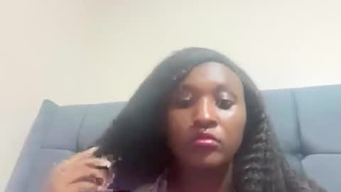 independent model online show from September 22, 5:00 pm