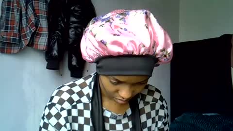 pretty jazminee online show from June 24, 7:40 am