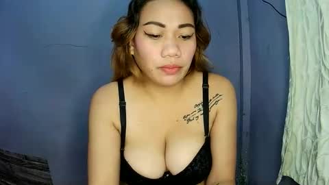 pretty_lyn08 online show from December 21, 4:33 pm
