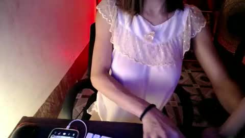 christina online show from November 18, 4:02 am