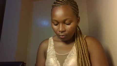 Essy online show from February 10, 7:39 pm