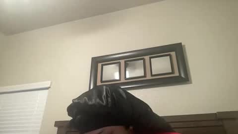 prettyfacefemale online show from April 4, 5:56 pm