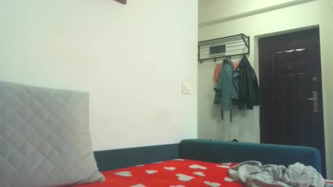 prettyjulliette online show from December 5, 5:36 pm