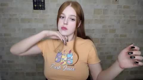 Snapshot of prettyvalerii_ chatting on February 9, 2:06 am Valeri online show from February 9, 2:06 am