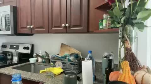 Snapshot of prettyyykittyyy22 chatting on November 1, 4:22 pm prettyyykittyyy22 online show from November 1, 4:22 pm