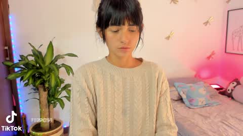 princessluna_14 online show from April 1, 9:34 pm