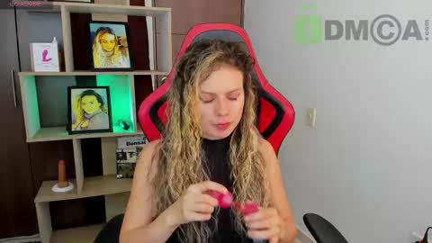 princessmariana25 online show from September 11, 8:53 pm