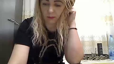 Snapshot of pryncess_sweety chatting on October 27, 10:22 am Pryncess sweety online show from October 27, 10:22 am