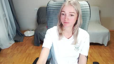 Polly online show from October 12, 1:13 pm