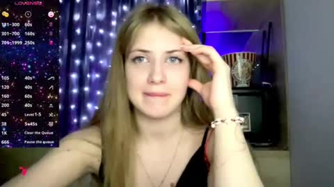 Alicia online show from December 8, 7:00 pm