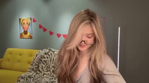 Bella online show from February 13, 5:42 am