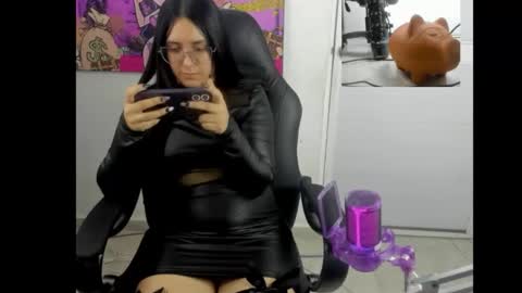 queen_findom1 online show from February 3, 6:22 am