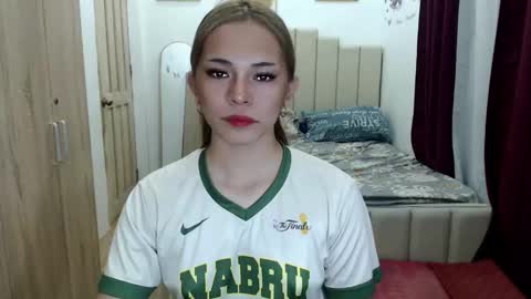 shawny online show from April 19, 2:22 am