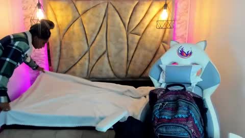   online show from January 29, 11:30 am