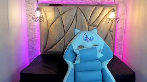   online show from March 7, 12:01 pm