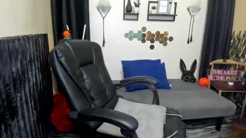 Snapshot of queen_vanner chatting on October 23, 6:19 am queen_vanner online show from October 23, 6:19 am