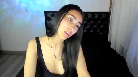 queenbyte_18 online show from February 3, 3:04 am