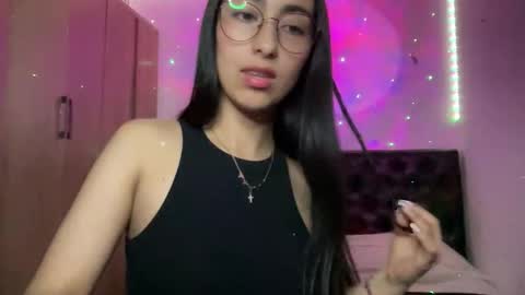 queenbyte_18 online show from April 12, 2:25 am