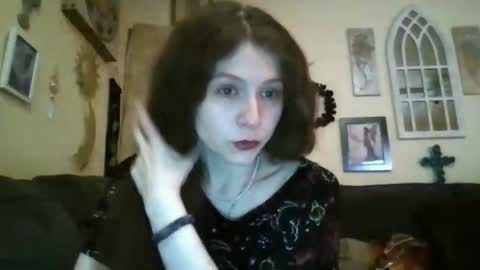 queencrimsonlvx online show from April 15, 11:22 am