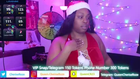 Snapshot of queencroze chatting on December 25, 9:33 pm Queen Cherise Roze online show from December 25, 9:33 pm