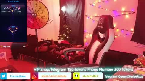 Snapshot of queencroze chatting on December 17, 1:29 am Queen Cherise Roze online show from December 17, 1:29 am
