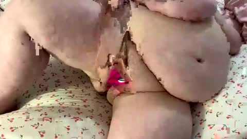 Queen curves online show from February 1, 2:21 am