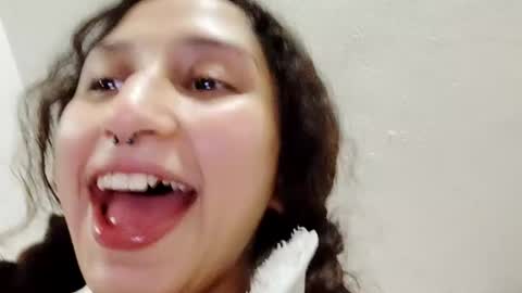 QUEENJEENN online show from June 17, 1:29 am