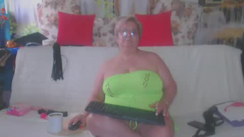 QueenPammy online show from September 28, 12:43 pm