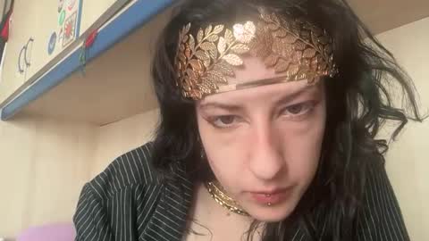 queenselket online show from April 4, 4:17 pm