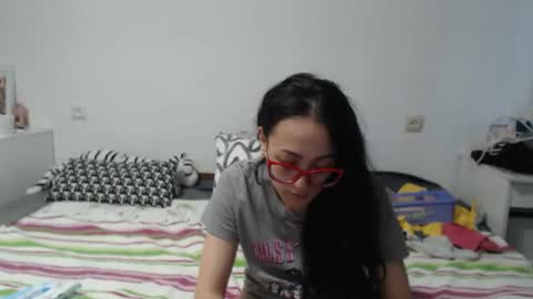 queensofiaqueen online show from April 8, 7:54 am