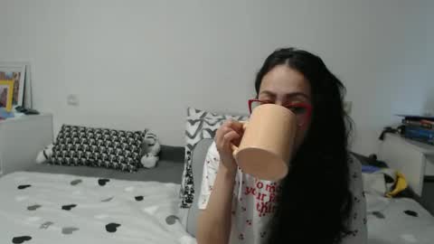 queensofiaqueen online show from April 19, 7:08 am