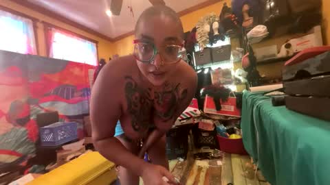 Queen Hilarity online show from March 21, 7:52 pm