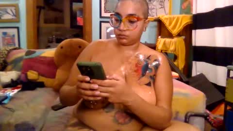 Queen Hilarity online show from March 3, 7:25 am