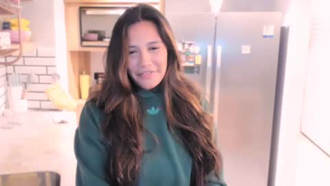 Snapshot of queenv66 chatting on December 27, 2:58 am Val - online show from December 27, 2:58 am