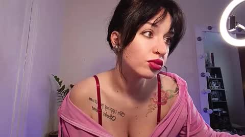 quiet_smile online show from November 23, 9:11 am