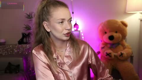 Nova Hollis online show from April 8, 4:47 am