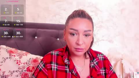 raelledarkstar online show from April 17, 7:54 am