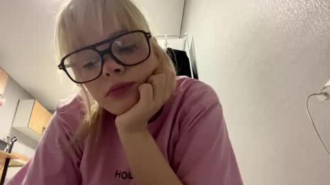 Eshly online show from April 13, 12:28 pm