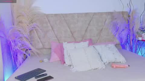 raichel_rosse online show from April 16, 9:39 pm