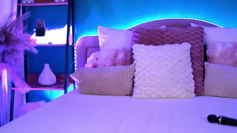 RaisaVawn online show from January 8, 7:01 am