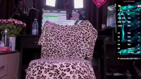 Laura online show from October 27, 3:46 am