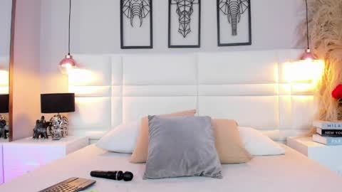 raquel Hyde online show from April 1, 8:50 pm