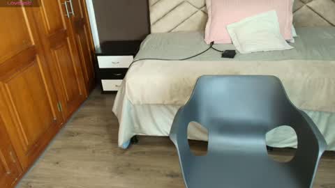 Raquel online show from March 8, 11:35 am