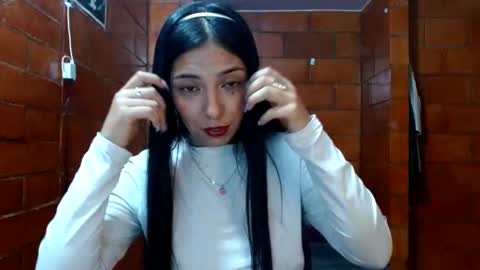 Snapshot of raven__purple chatting on January 24, 1:35 am raven__purple online show from January 24, 1:35 am