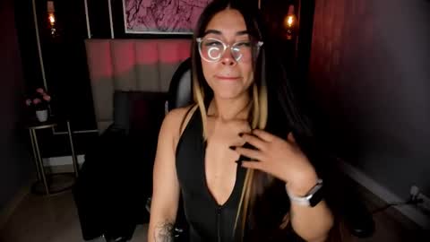 Snapshot of raven_dooll chatting on October 25, 5:15 am Raven online show from October 25, 5:15 am