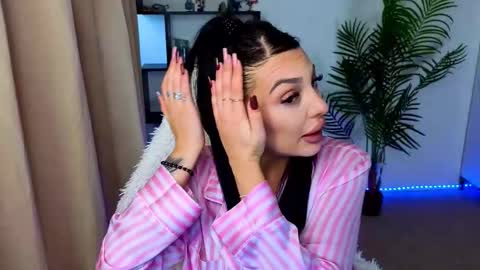 raven_inkk online show from December 16, 11:05 am