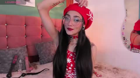 raven_smith_ online show from July 19, 8:05 am