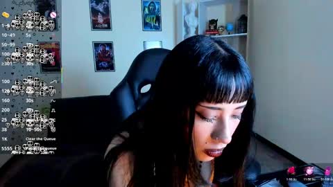 ravenelle_ online show from May 23, 10:30 pm