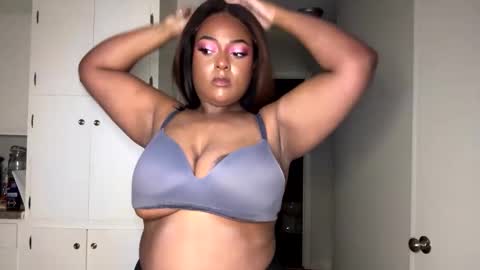 raventhebigbodybitch online show from February 15, 12:15 am