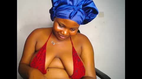 Snapshot of raw_queen chatting on October 18, 12:36 am Annie online show from October 18, 12:36 am
